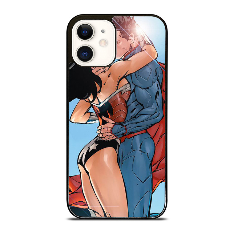 SUPERMAN WONDER WOMAN CARTOON KISSING  iPhone 12 Case Cover