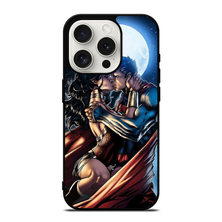 WONDER WOMAN SUPERMAN CARTOON KISSING iPhone 15 Pro Case Cover