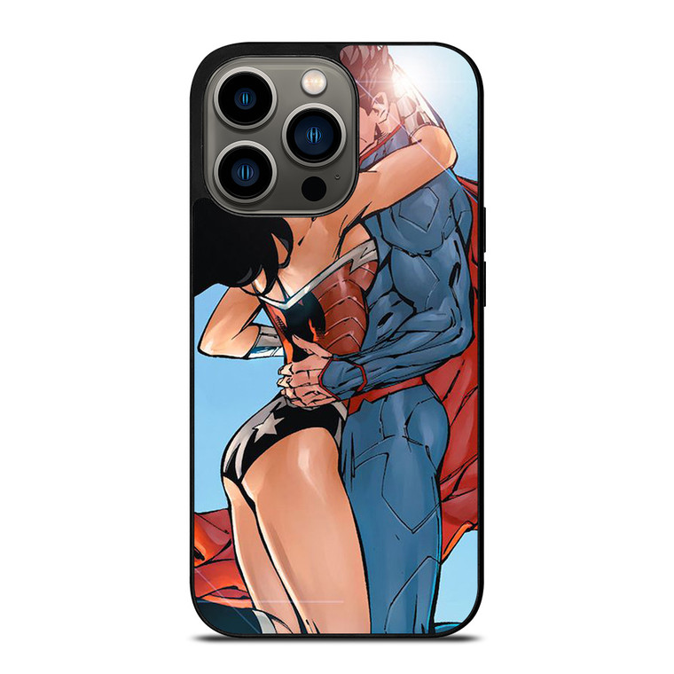 SUPERMAN WONDER WOMAN CARTOON KISSING iPhone 13 Pro Case Cover