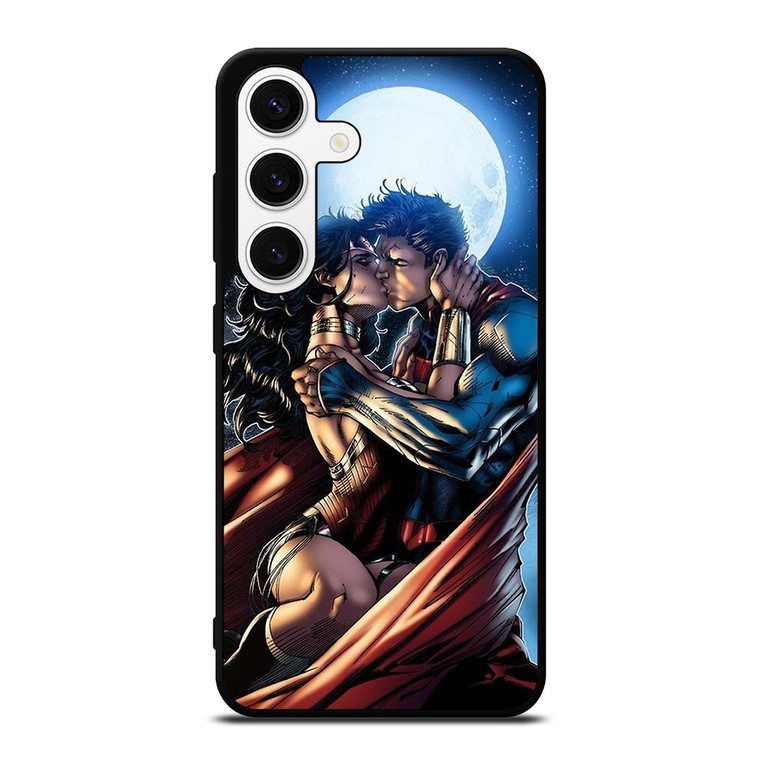 WONDER WOMAN SUPERMAN CARTOON KISSING Samsung Galaxy S24 Case Cover
