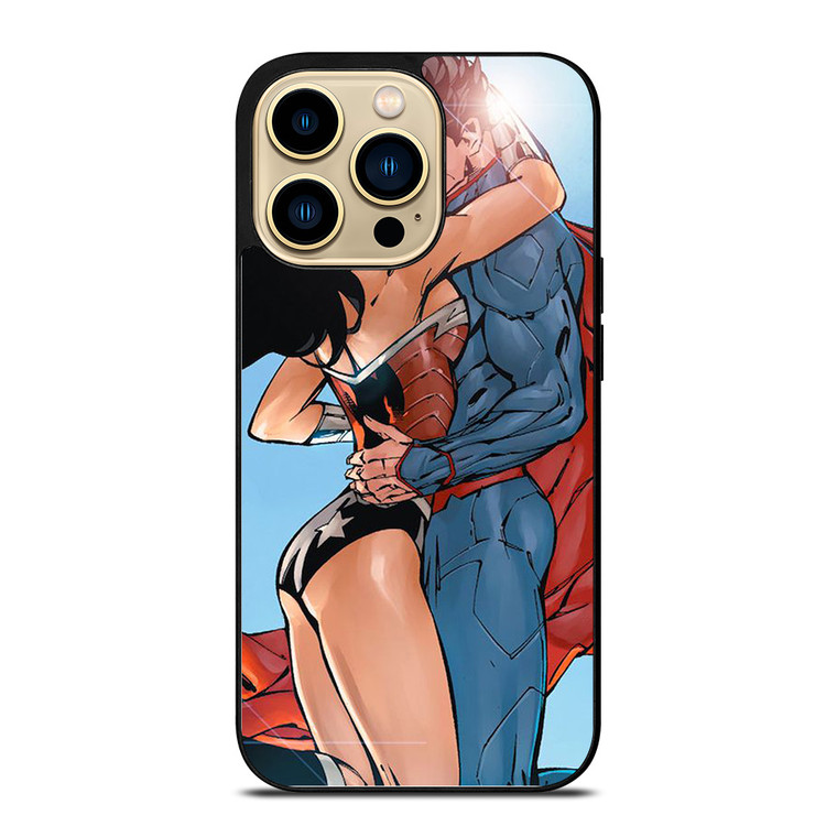 SUPERMAN WONDER WOMAN CARTOON KISSING  iPhone 14 Pro Max Case Cover