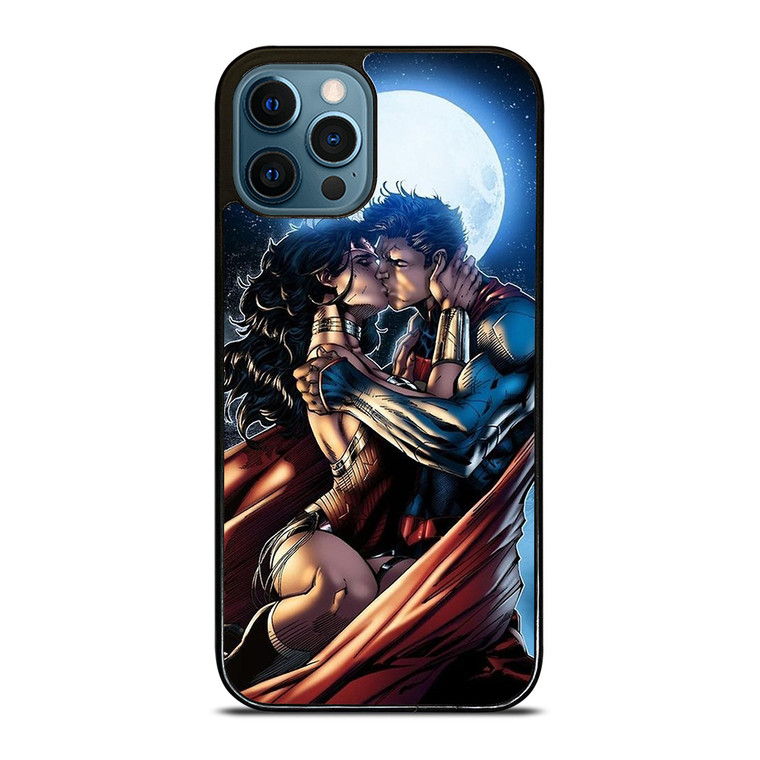 WONDER WOMAN SUPERMAN CARTOON KISSING  iPhone 12 Pro Max Case Cover