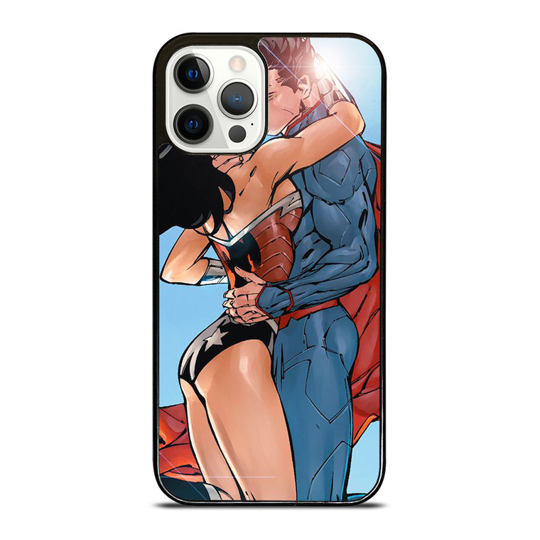 SUPERMAN WONDER WOMAN CARTOON KISSING  iPhone 12 Pro Case Cover