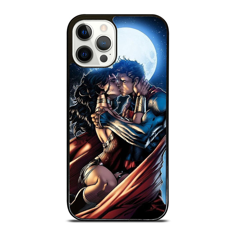 WONDER WOMAN SUPERMAN CARTOON KISSING  iPhone 12 Pro Case Cover