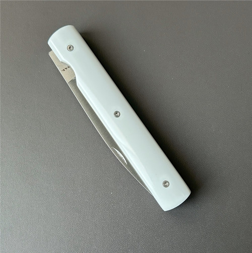 The french le francais knife in white krion by Perceval