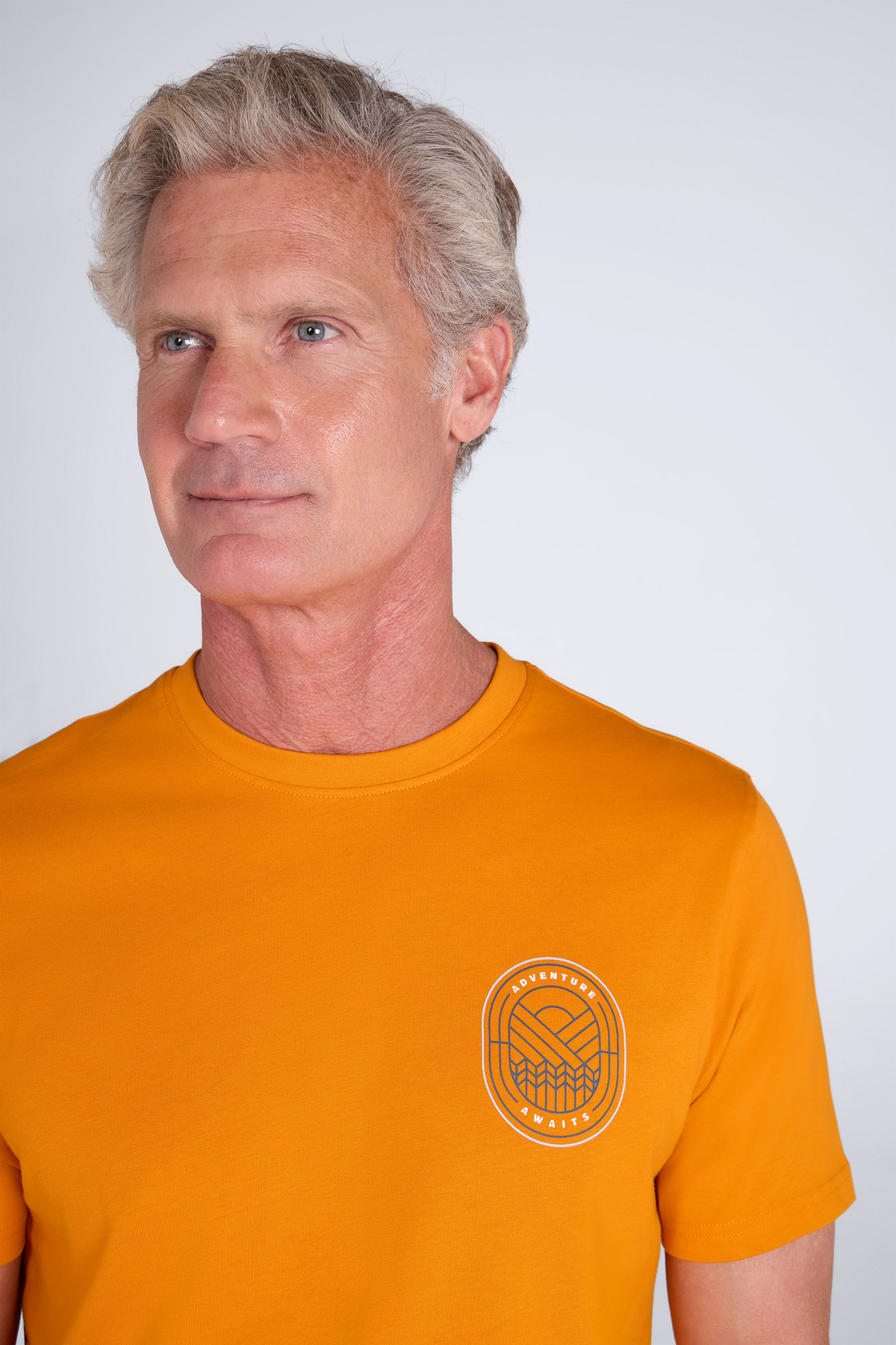 Adventure Awaits Graphic Short Sleeve T-Shirt