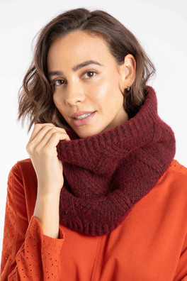 Candy Womens Cable Knitted Faux Fur Lined Snood - Garnet