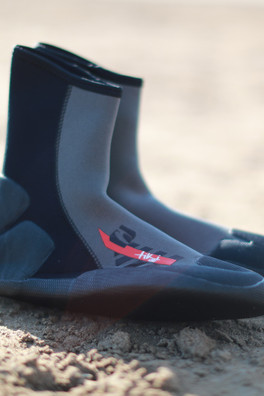 Tech Adult 3mm Wetsuit Boots - Black