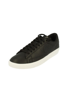 SB Blazer Low Womens Trainers - Black