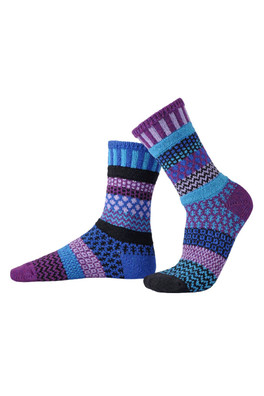 Unisex Mismatched Striped Pattern Crew Sock - Raspberry