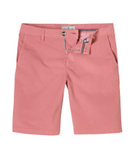 How to Style Short Bermuda Pants This Summer?  