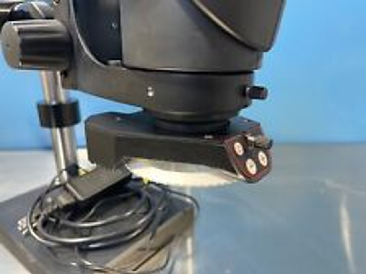 Leica S7E Microscope Boom Stand And Leica Light