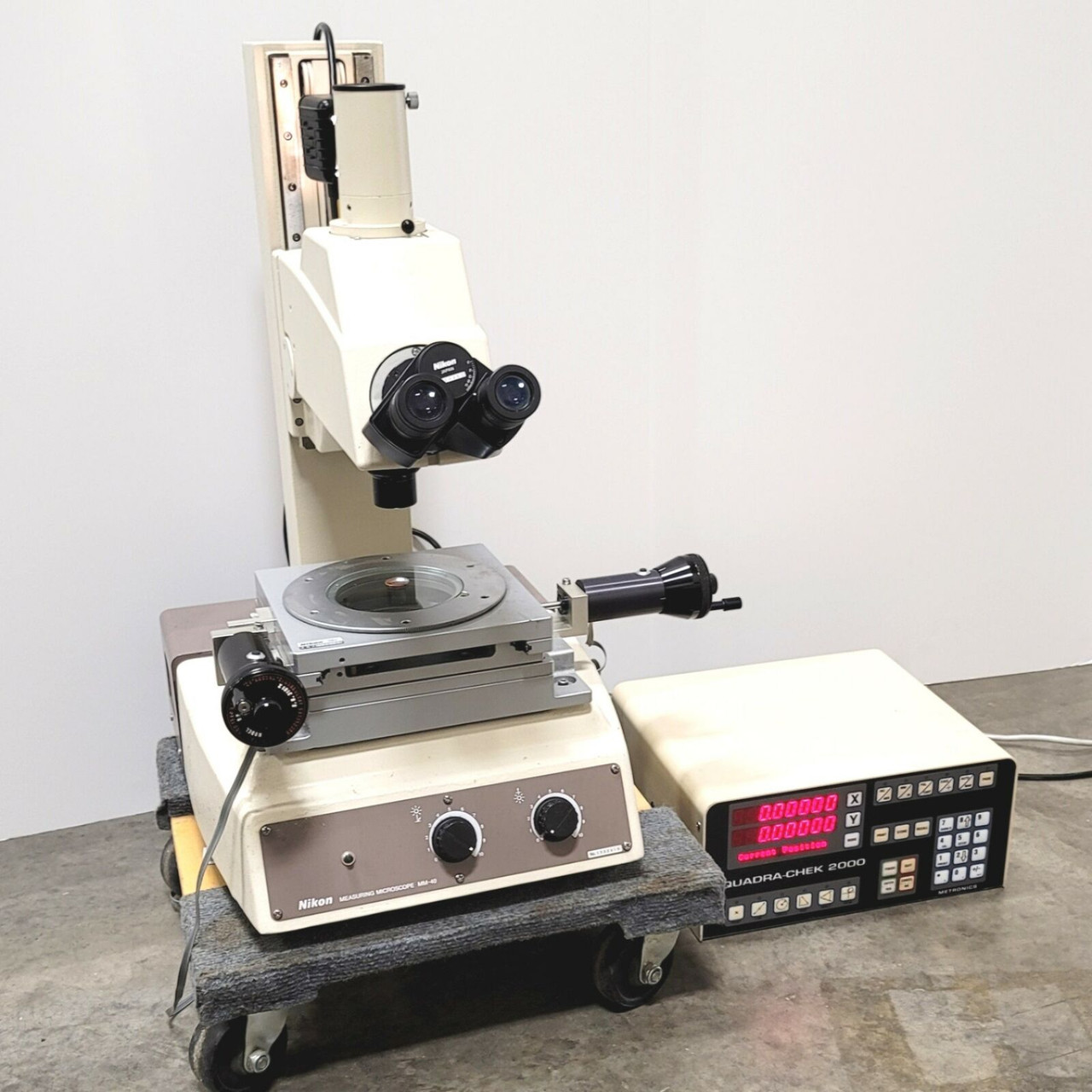 Nikon MM-40 Measuring Microscope Quadra-chek 2000 Xy Digital Readout