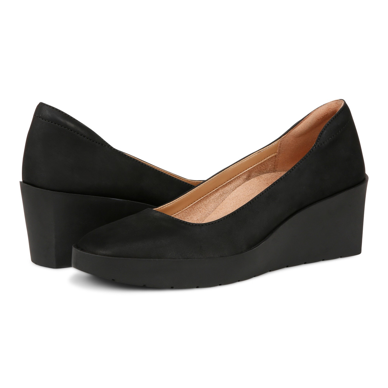 Black clearance wedge pumps