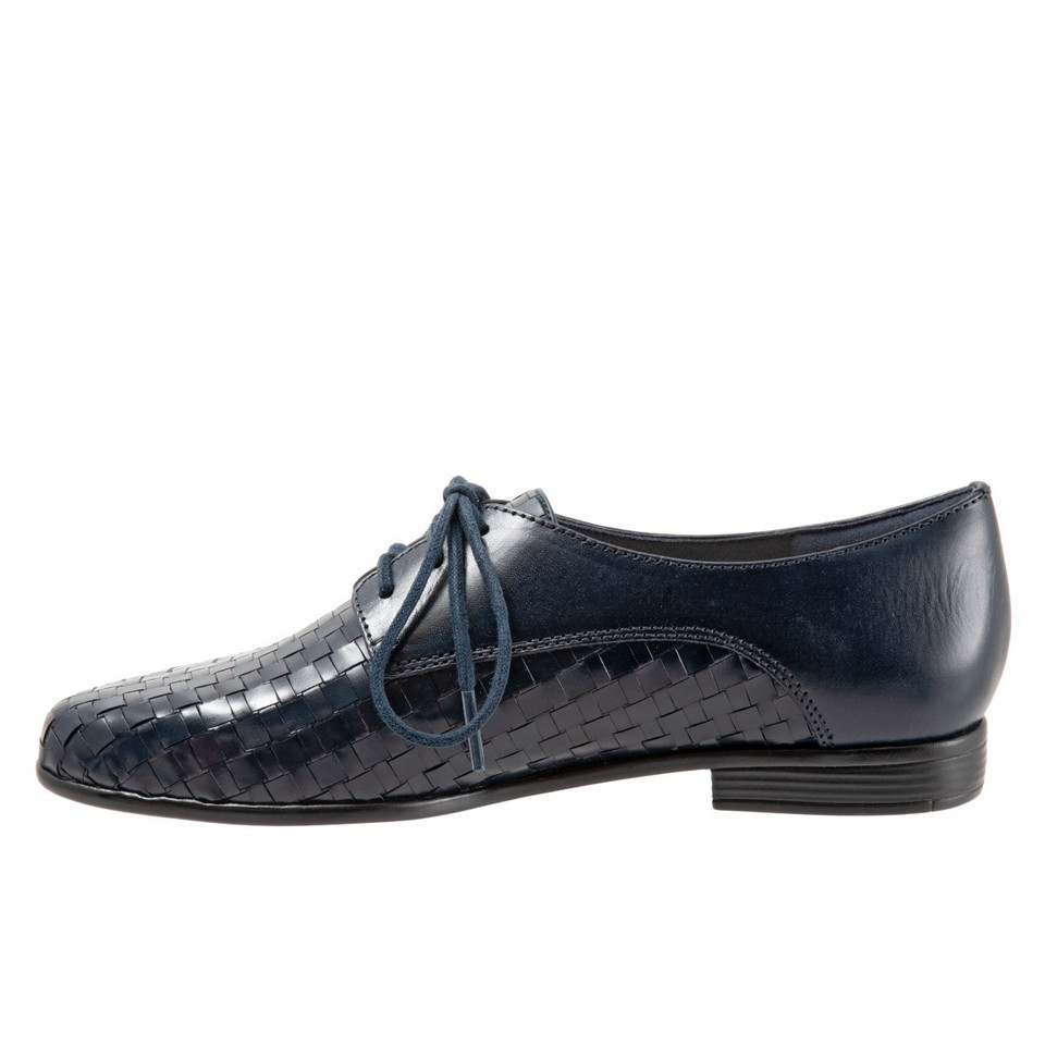 Trotters Lizzie Women's Oxford - Free Shipping