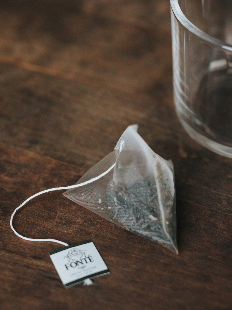 Individually Wrapped Biodegradable Lightly Fruited Tropical Sun Black Tea Blends Chinese Leaves with Vanilla and Tropical Fruit Flavors.