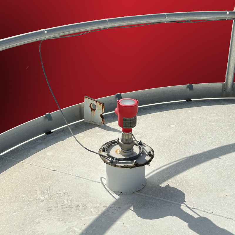 Threaded NPT mounting plates and ANSI flanges are available for guided wave radar sensors to be mounted on flat or angled silo roofs