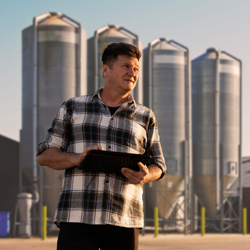 Barn managers and farmers can monitor feed inventory and manage bulk material orders on the farm or off-site using FeedView software