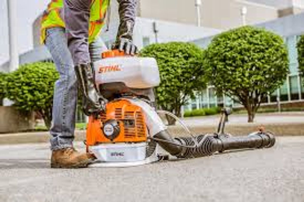 Stihl SR 430 backpack mistblower with large tank and ergonomic harness Stihl SR 430 backpack mistblower with large tank and ergonomic harness