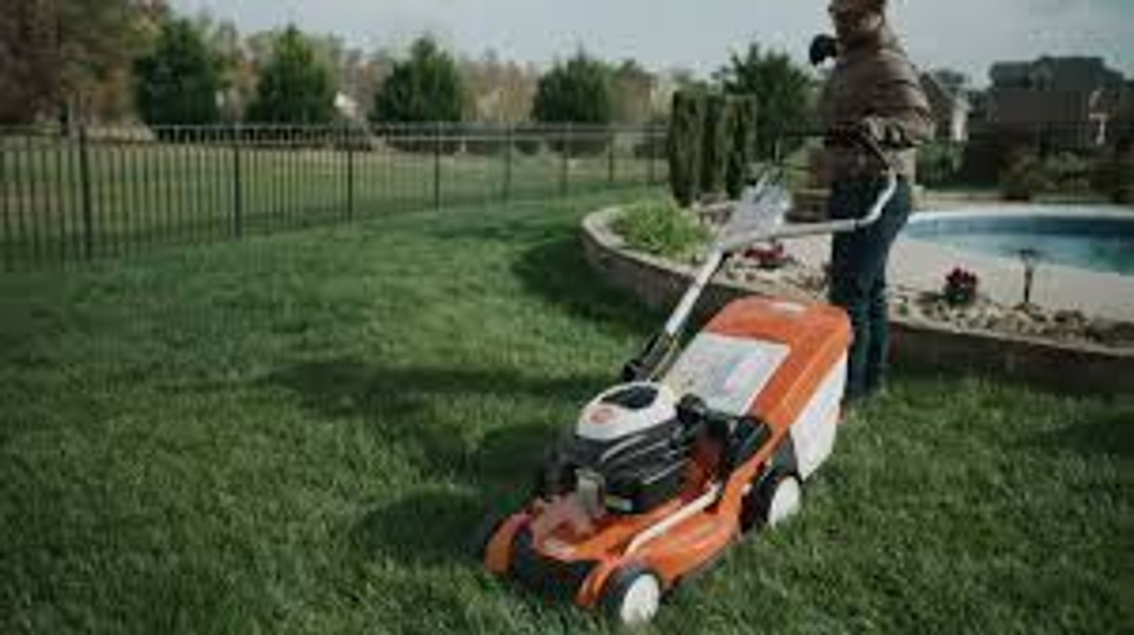 Close-up of Stihl RM 655 V mower aluminum deck and catcher box