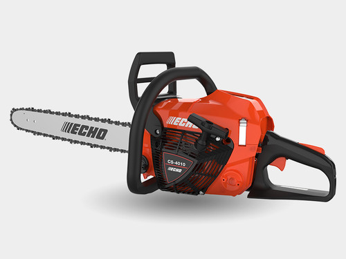 Echo CS-4010 chainsaw cutting through a log outdoors Echo CS-4010 chainsaw cutting through a log outdoors