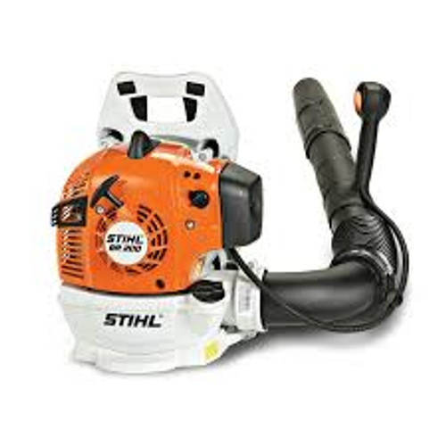 Stihl BR 200 lightweight backpack blower clearing leaves in yard