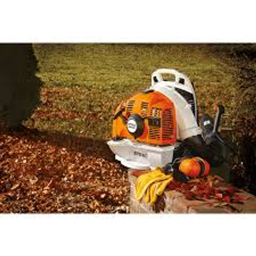 Landscaper using Stihl BR 430 blower for heavy-duty yard cleanup Landscaper using Stihl BR 430 blower for heavy-duty yard cleanup