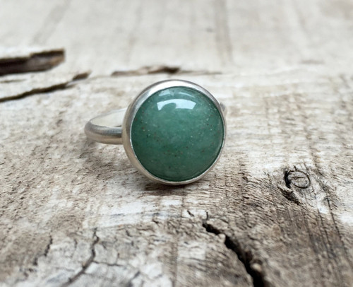 Elegant Round Emerald Green Aventurine Solitaire Sterling Silver Ring 