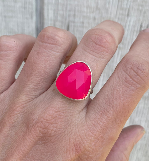 Geometric Triangle Faceted Hot Pink Chalcedony Sterling Silver Ring Size 7-7.5