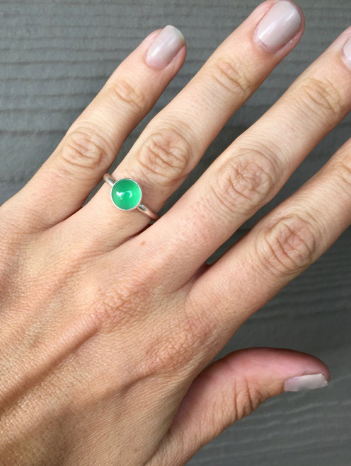 Elegant Minimalist Round Emerald Green Onyx Solitaire Ring | Bright Green Gemstone Ring | Solitaire Ring | Onyx Ring | Gifts for Her