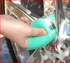 Use the included Finger Pockets to clean around lug nuts.