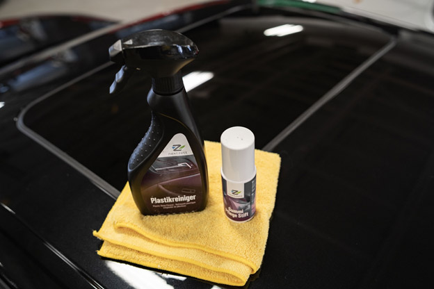 Clean car's exterior plastic, rubber, vinyl & canvas