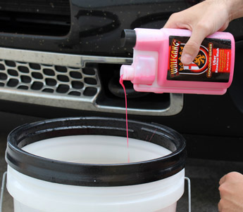 Add 1 ounce of Uber Rinseless Wash to 3 gallons of water to create a super slick rinseless wash solution