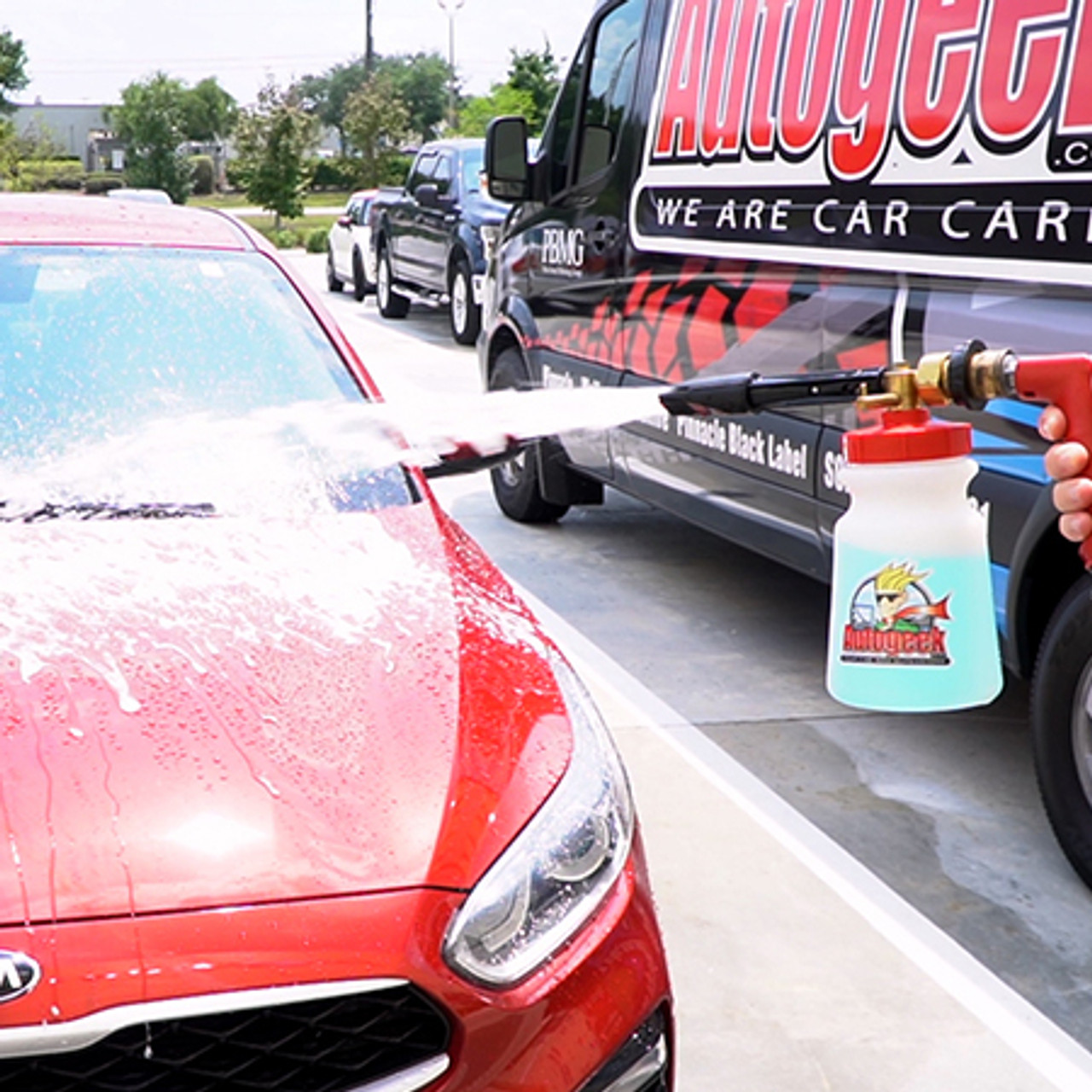 Autogeek Quart Foamaster Foam Gun delivers a thick layer of foam to your  vehicle to give the paint maximum lubrication as you wash. Enjoy a safer