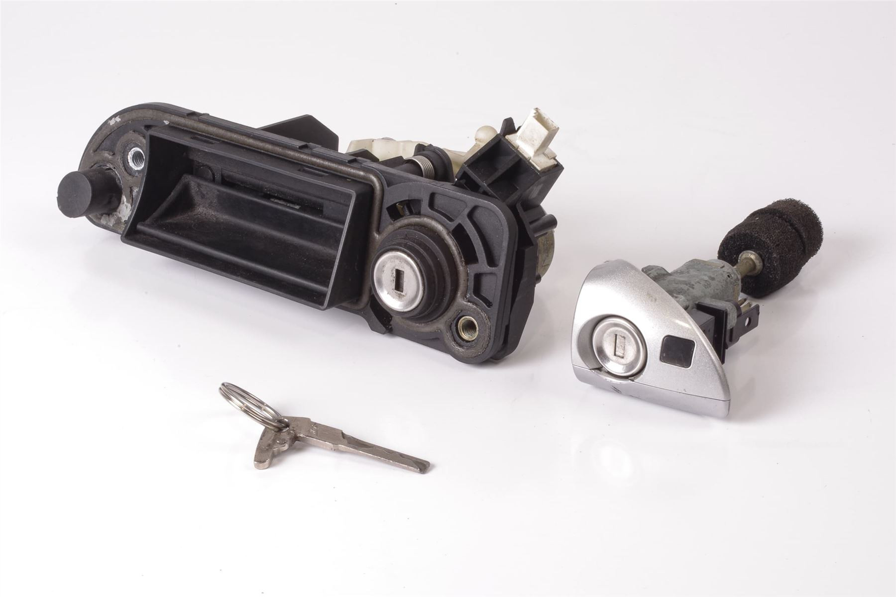 Mercedes 2307500093 Lock Set x1 - Silver (d) | R230 SL