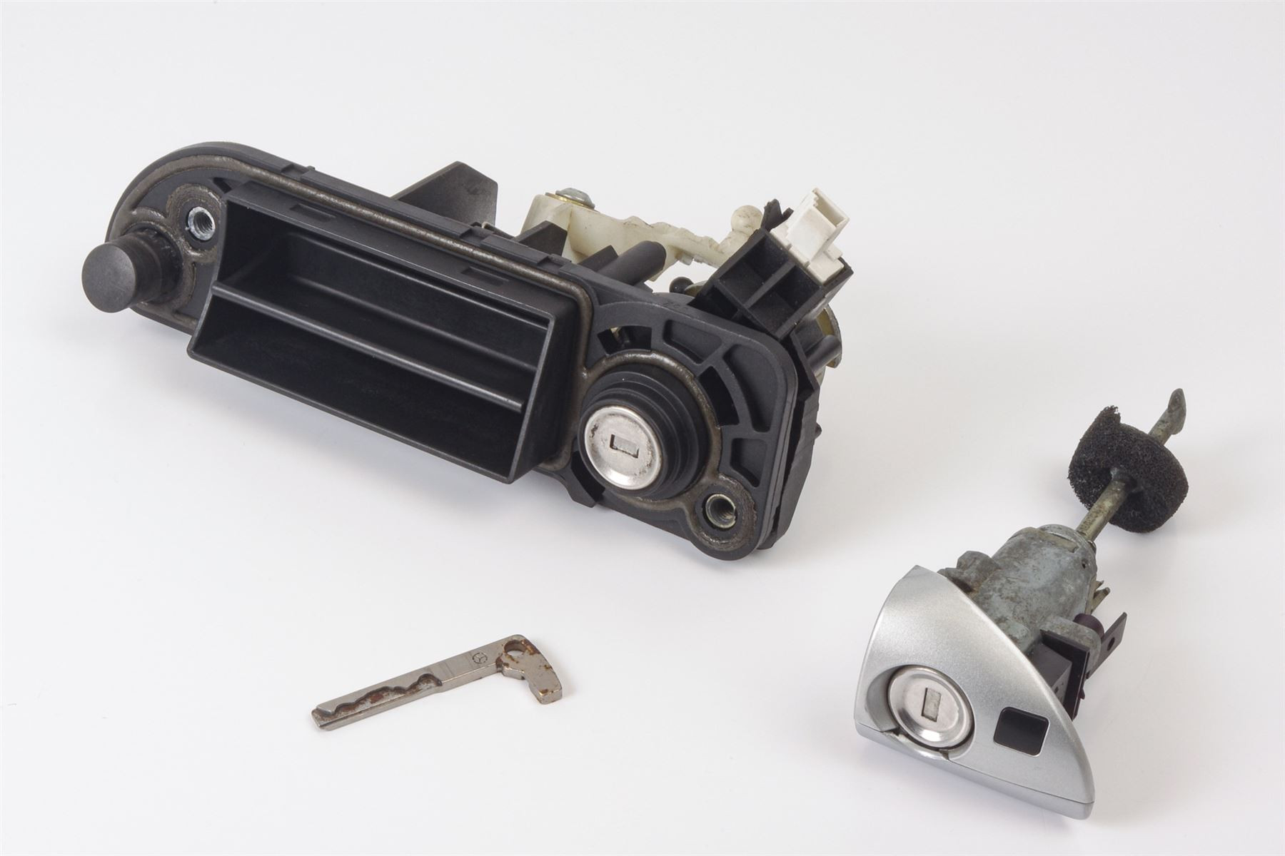 Mercedes 2307500093 Lock Set x1 - Silver | R230 SL