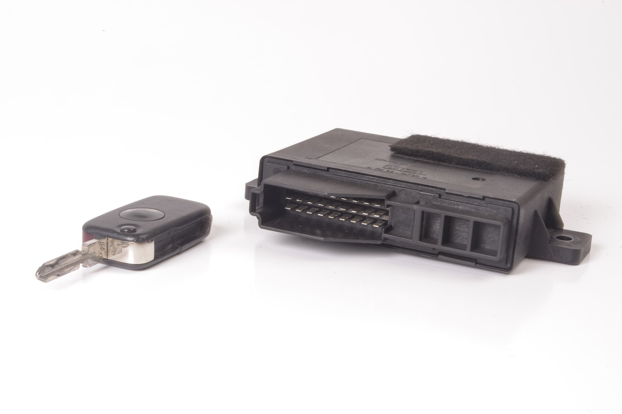 Mercedes 2028204026 Infrared Control Unit Key Fob Coded Set | W140 S W202 C