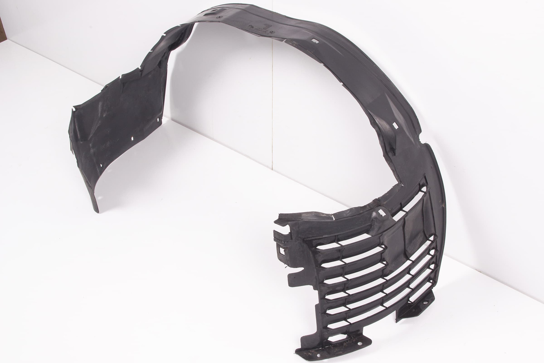 Mercedes 1406983530 Wheel Arch Liner - Front Left | V140 C140 S