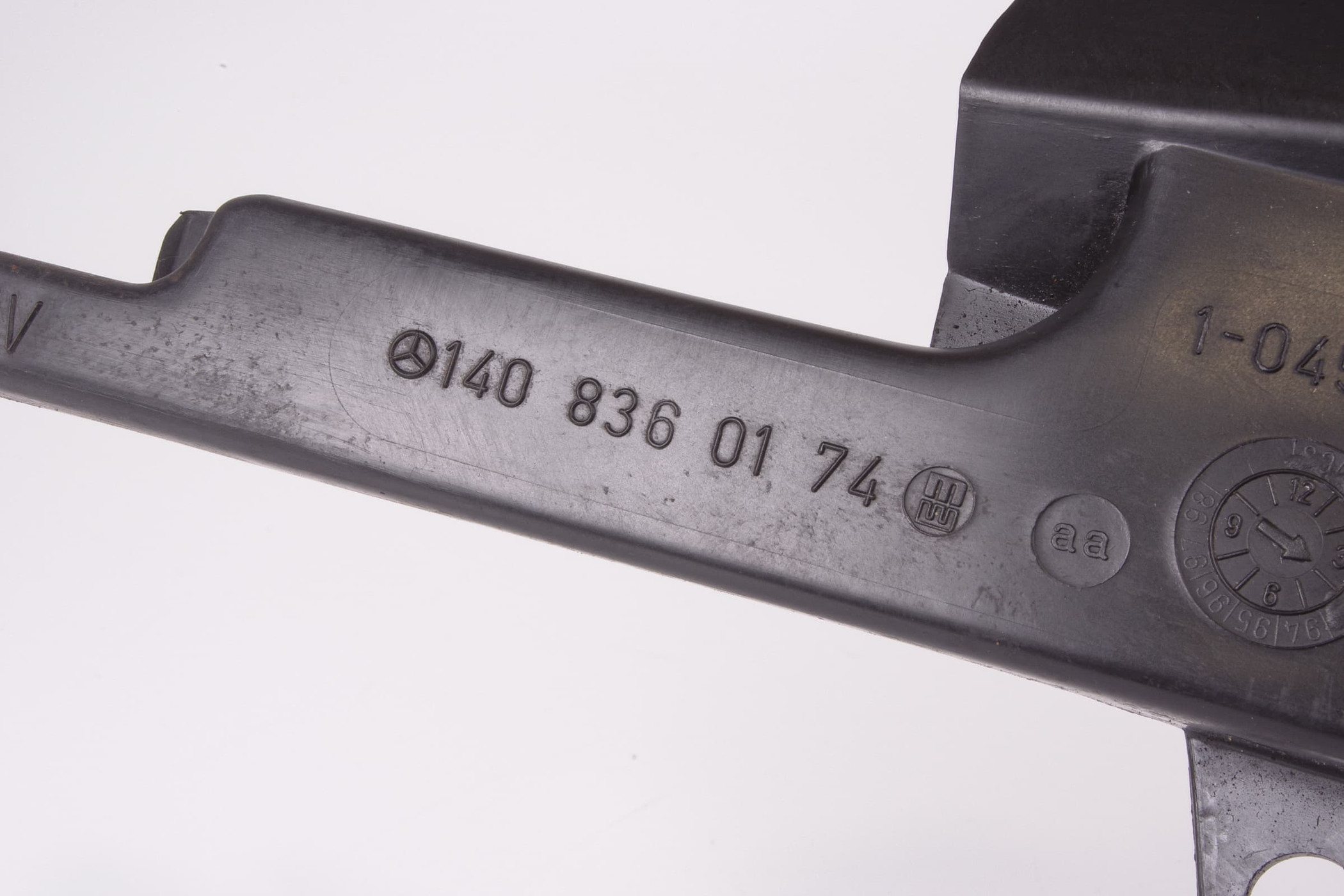 Mercedes 1408360174 Windscreen Washer Jet Cover - Left | W140 V140 C140 S