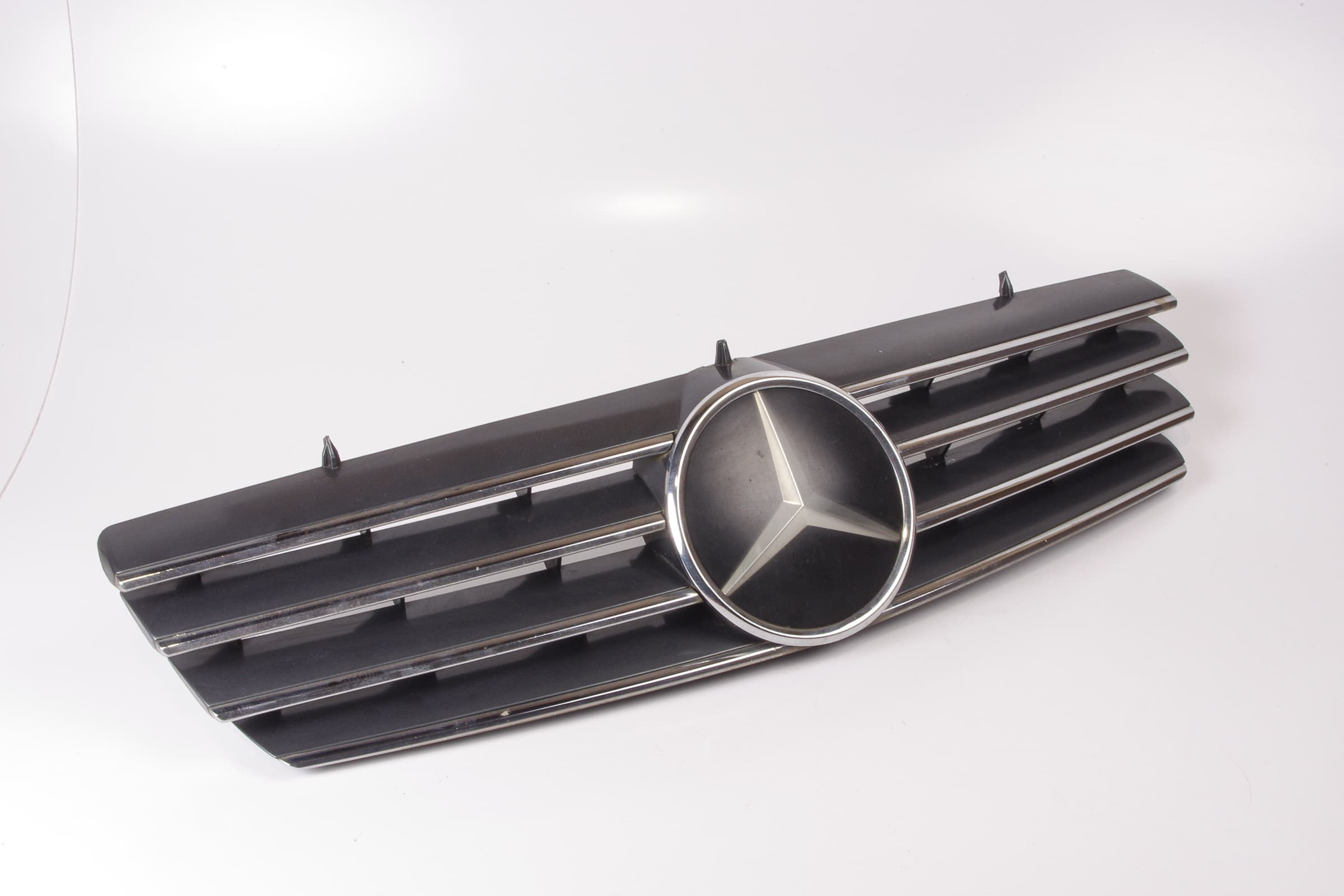 Mercedes 2158800283 Bonnet Grille - Silver | C215 CL