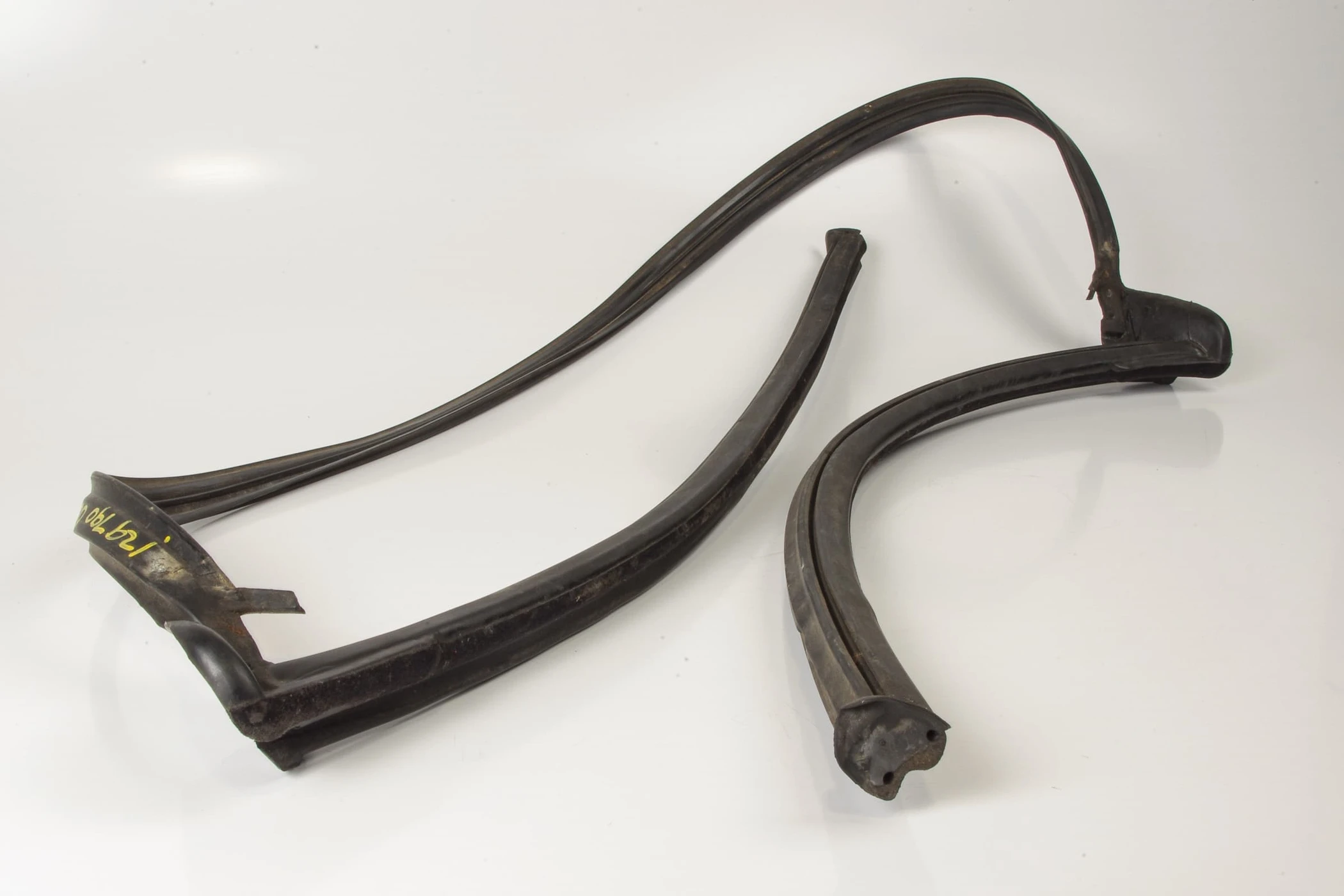Mercedes 1297901298 Hardtop Seal - Front | R129 SL
