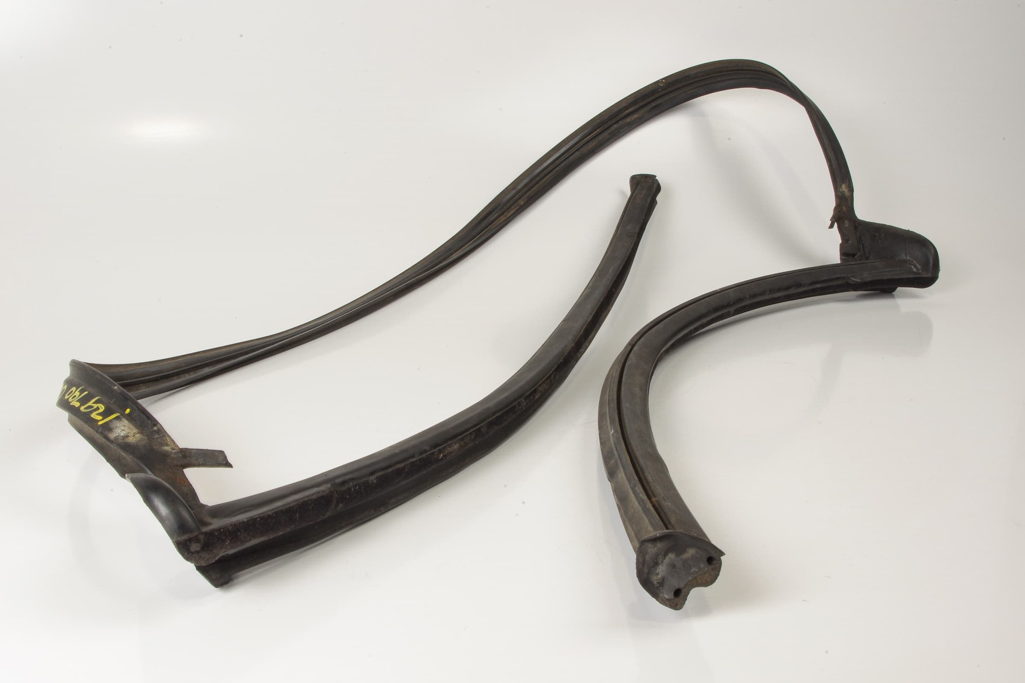 Mercedes 1297901298 Hardtop Seal - Front | R129 SL
