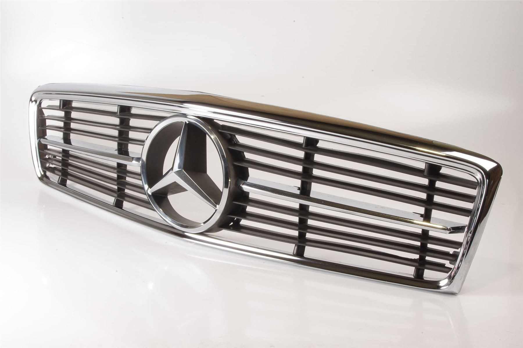 Mercedes 1078880215 Bonnet Grille - Front | C107 R107 SL