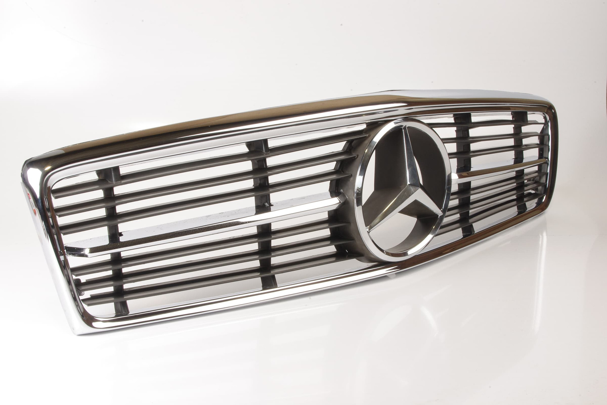 Mercedes 1078880215 Bonnet Grille - Front | C107 R107 SL