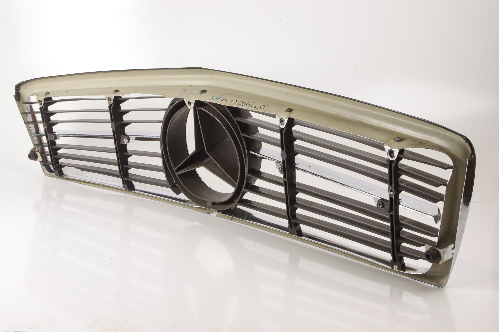 Mercedes 1078880215 Bonnet Grille - Front | C107 R107 SL