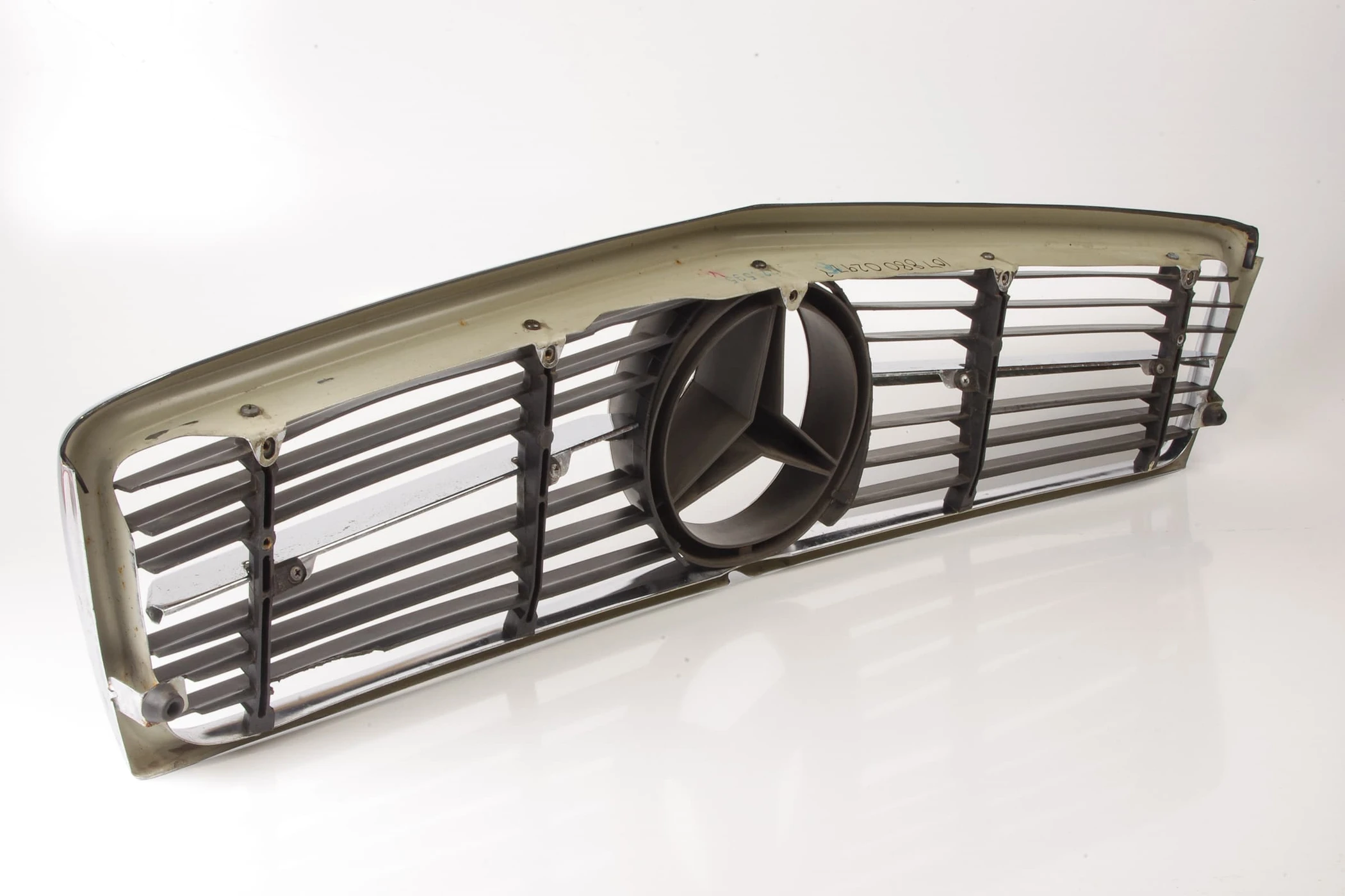 Mercedes 1078880215 Bonnet Grille - Front | C107 R107 SL