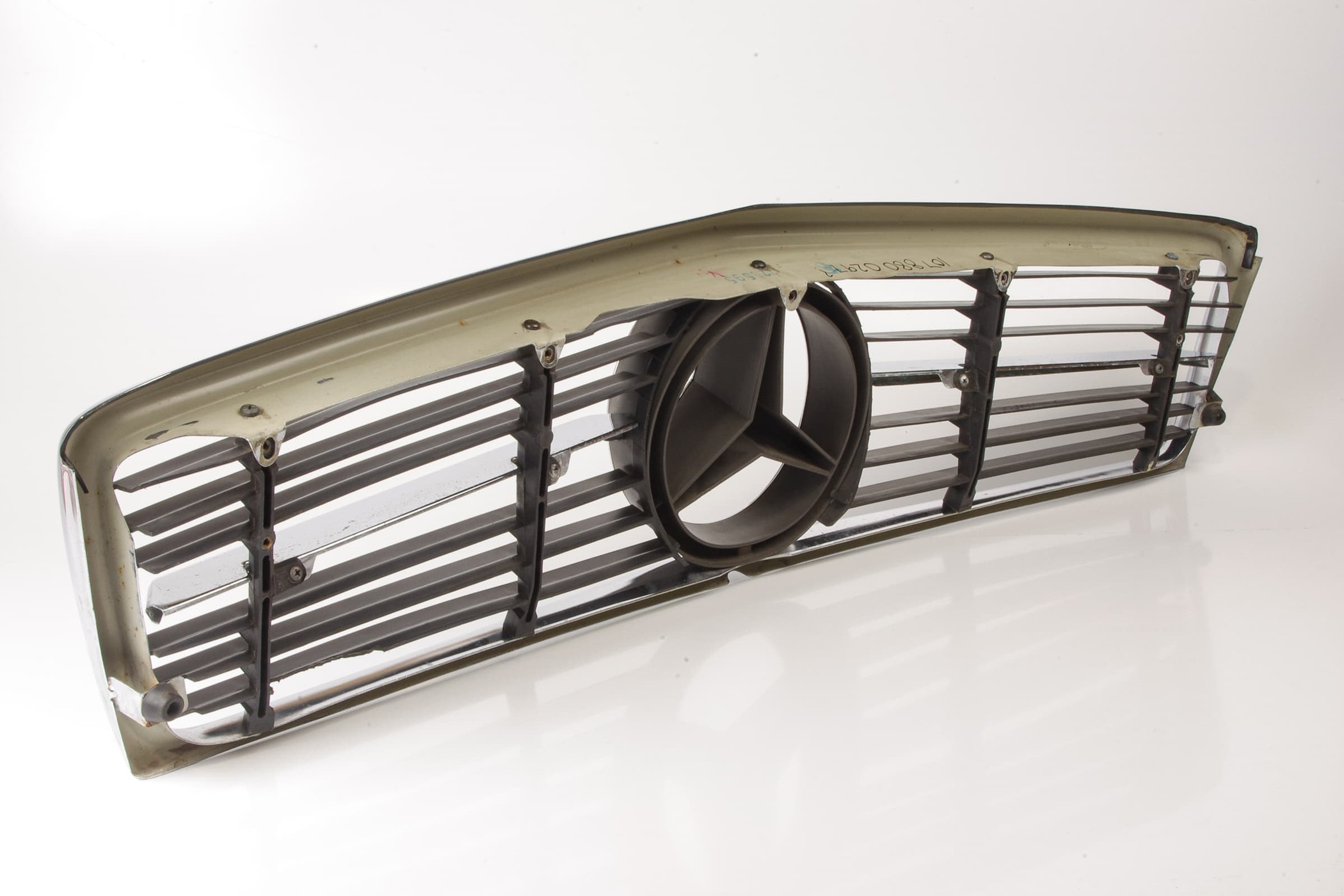 Mercedes 1078880215 Bonnet Grille - Front | C107 R107 SL