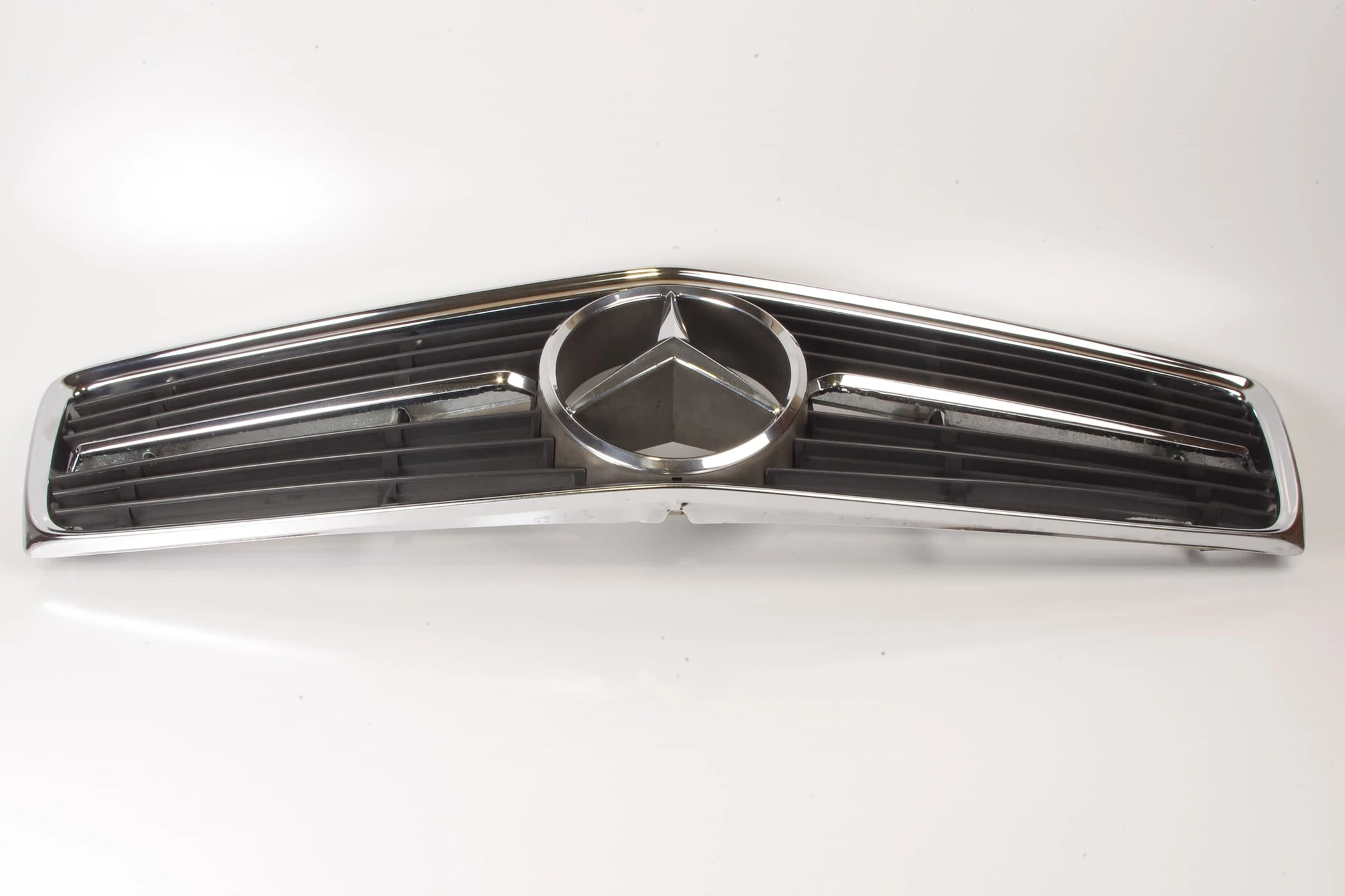 Mercedes 1078880215 Bonnet Grille - Front | C107 R107 SL