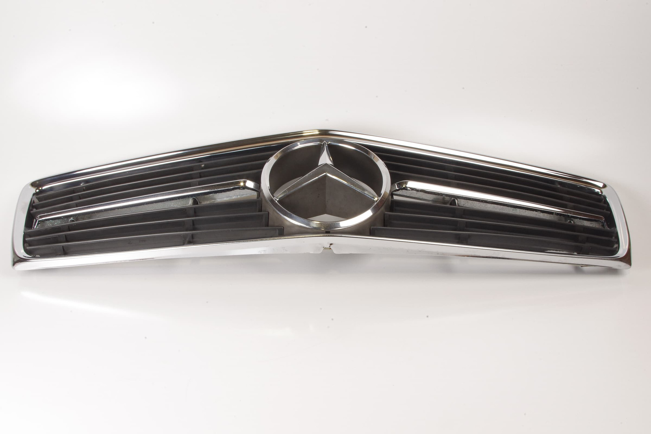 Mercedes 1078880215 Bonnet Grille - Front | C107 R107 SL