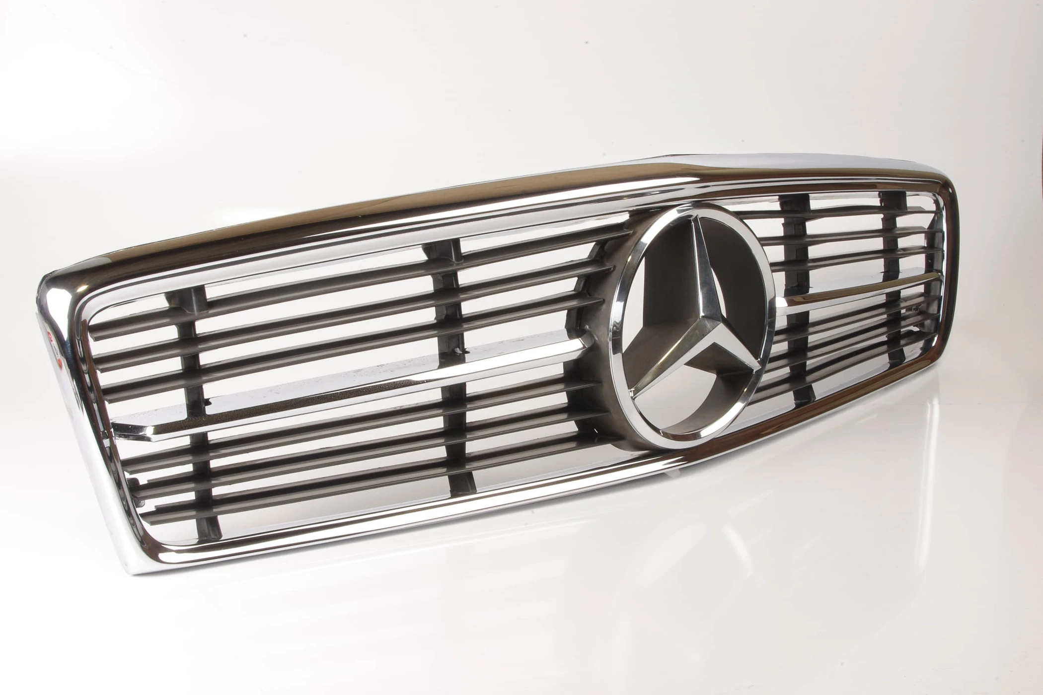 Mercedes 1078880215 Bonnet Grille - Front | C107 R107 SL